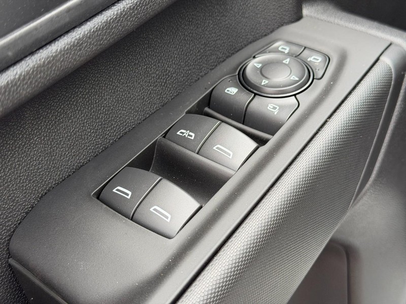 Chevrolet Silverado 2500HD Vehicle Full-screen Gallery Image 9