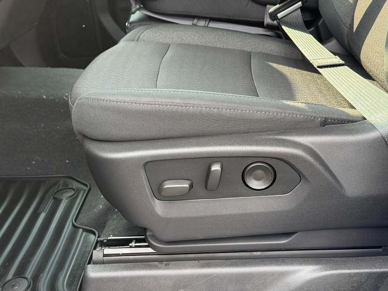 Chevrolet Silverado 2500HD Vehicle Full-screen Gallery Image 10