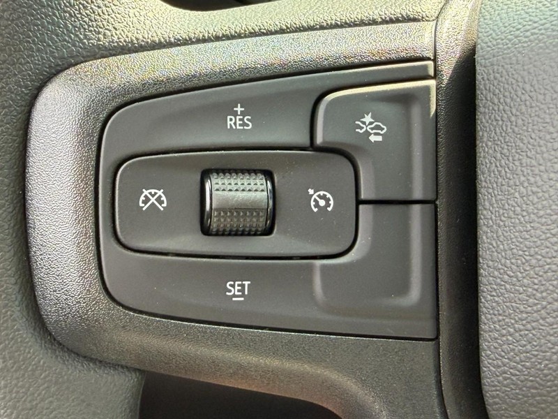 Chevrolet Silverado 2500HD Vehicle Full-screen Gallery Image 11