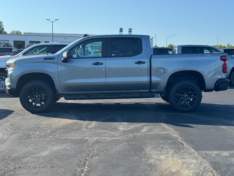 Chevrolet Silverado 1500 Vehicle Full-screen Gallery Image 2