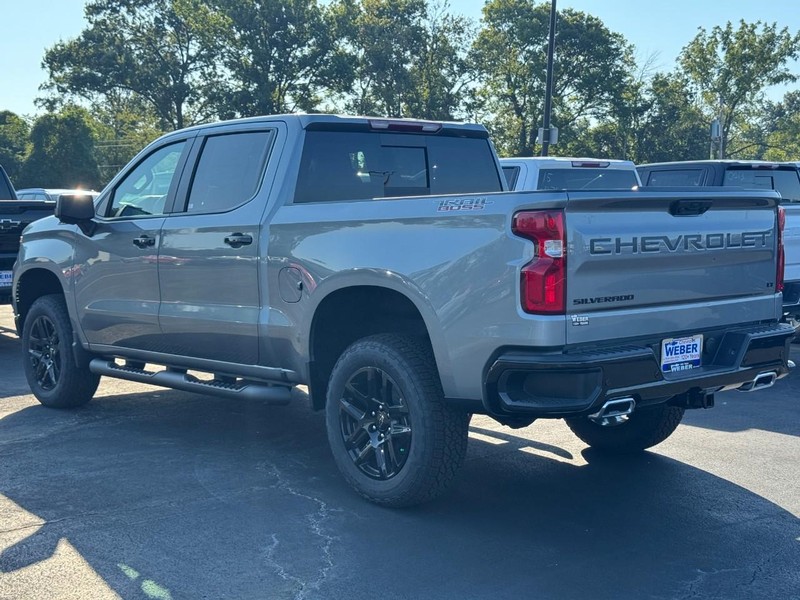Chevrolet Silverado 1500 Vehicle Full-screen Gallery Image 3