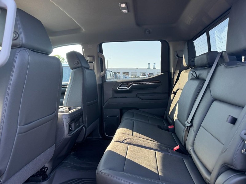 Chevrolet Silverado 1500 Vehicle Full-screen Gallery Image 6