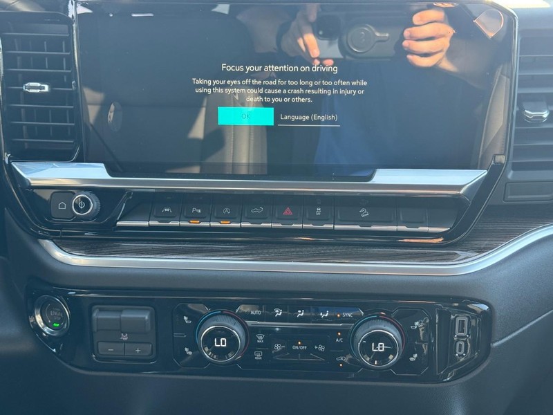 Chevrolet Silverado 1500 Vehicle Full-screen Gallery Image 9