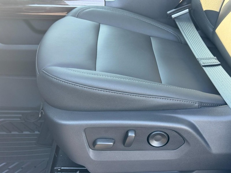 Chevrolet Silverado 1500 Vehicle Full-screen Gallery Image 11