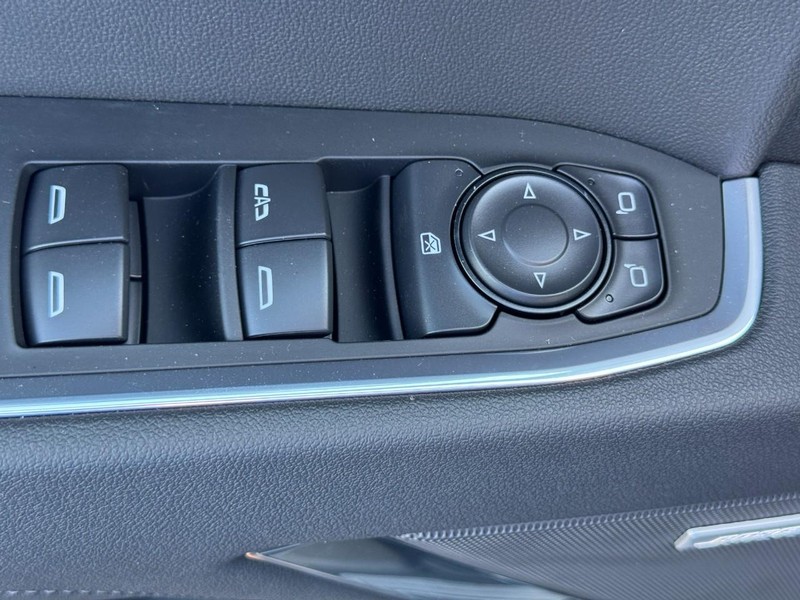 Chevrolet Silverado 1500 Vehicle Full-screen Gallery Image 12