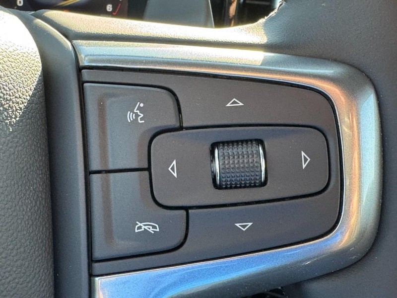 Chevrolet Silverado 1500 Vehicle Full-screen Gallery Image 14