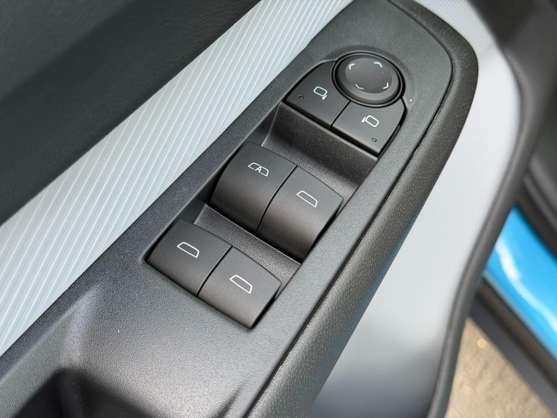Chevrolet Bolt Vehicle Full-screen Gallery Image 9