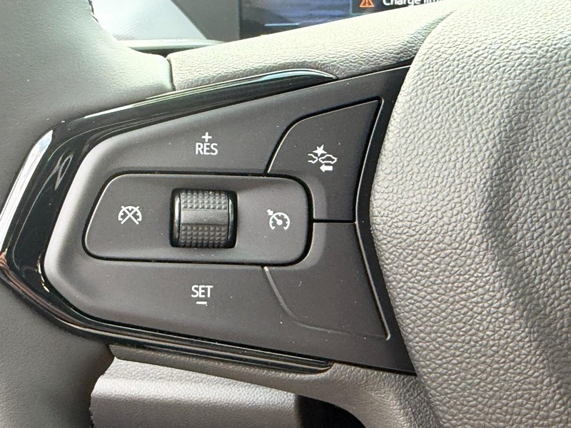 Chevrolet Bolt Vehicle Full-screen Gallery Image 11