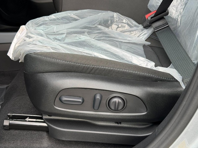 Chevrolet Bolt Vehicle Full-screen Gallery Image 10