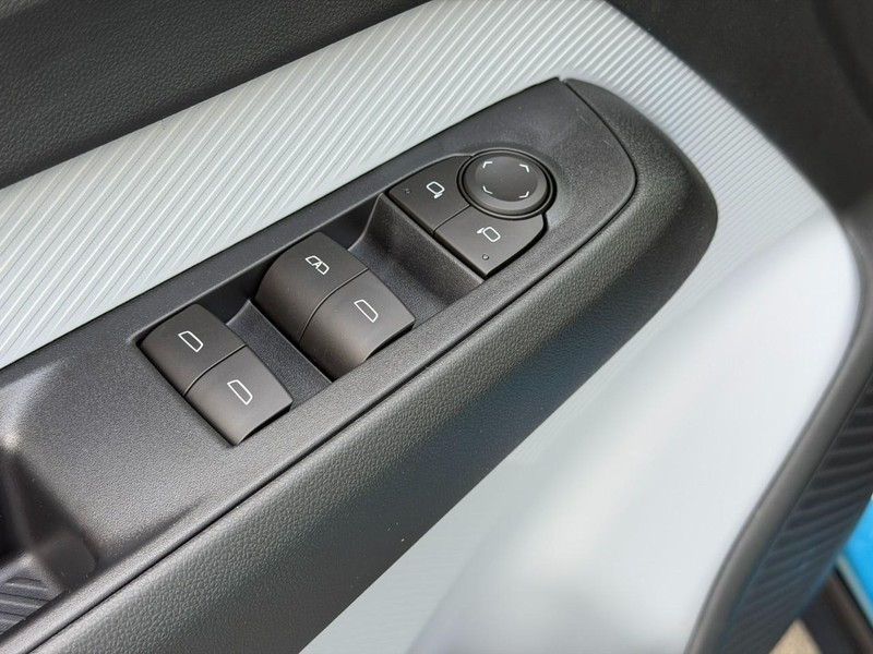 Chevrolet Bolt Vehicle Full-screen Gallery Image 9