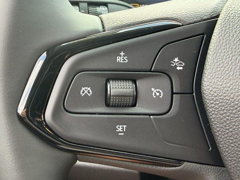 Chevrolet Bolt Vehicle Full-screen Gallery Image 11