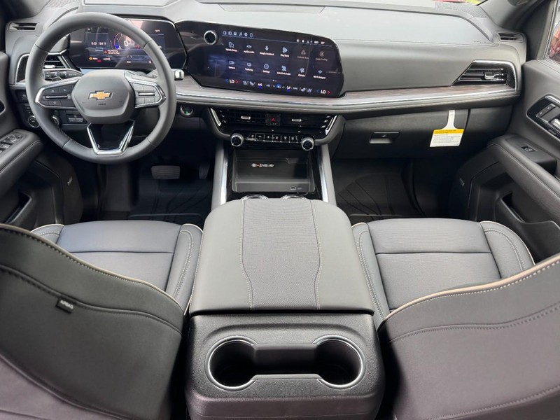 Chevrolet Suburban Vehicle Full-screen Gallery Image 9