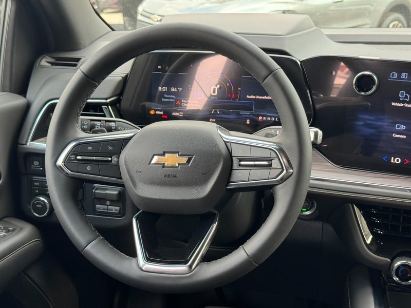 Chevrolet Suburban Vehicle Full-screen Gallery Image 10