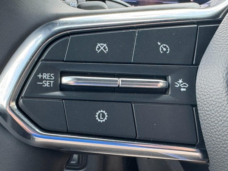 Chevrolet Suburban Vehicle Full-screen Gallery Image 16