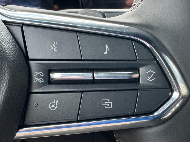 Chevrolet Suburban Vehicle Full-screen Gallery Image 17