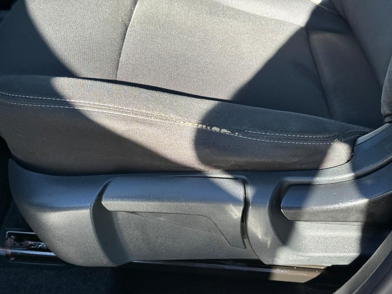 Nissan Rogue Vehicle Full-screen Gallery Image 19