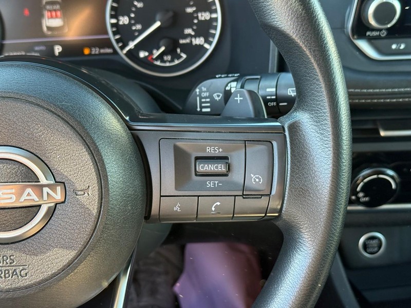 Nissan Rogue Vehicle Full-screen Gallery Image 21