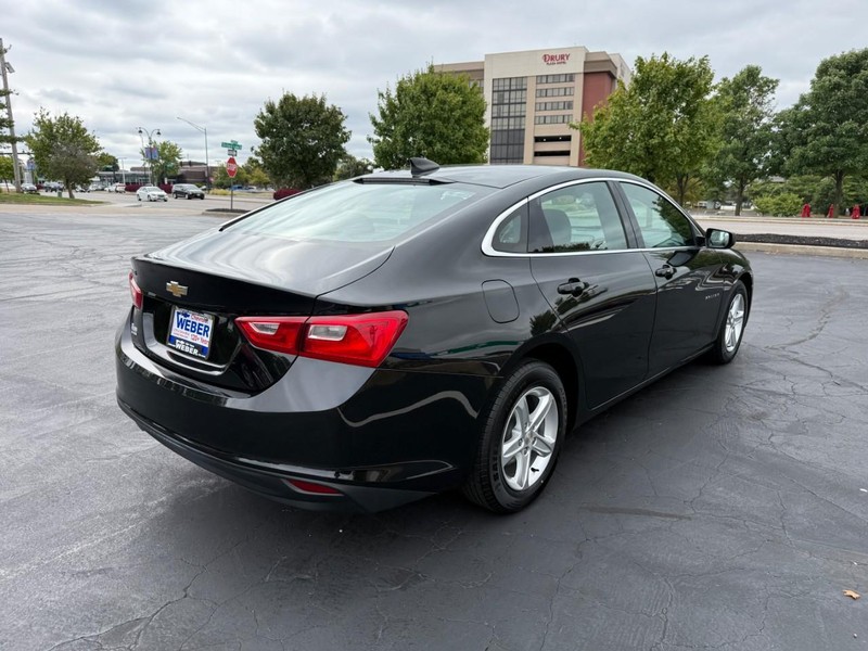 Chevrolet Malibu Vehicle Full-screen Gallery Image 7