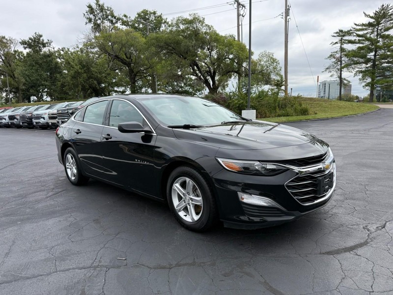Chevrolet Malibu Vehicle Full-screen Gallery Image 8