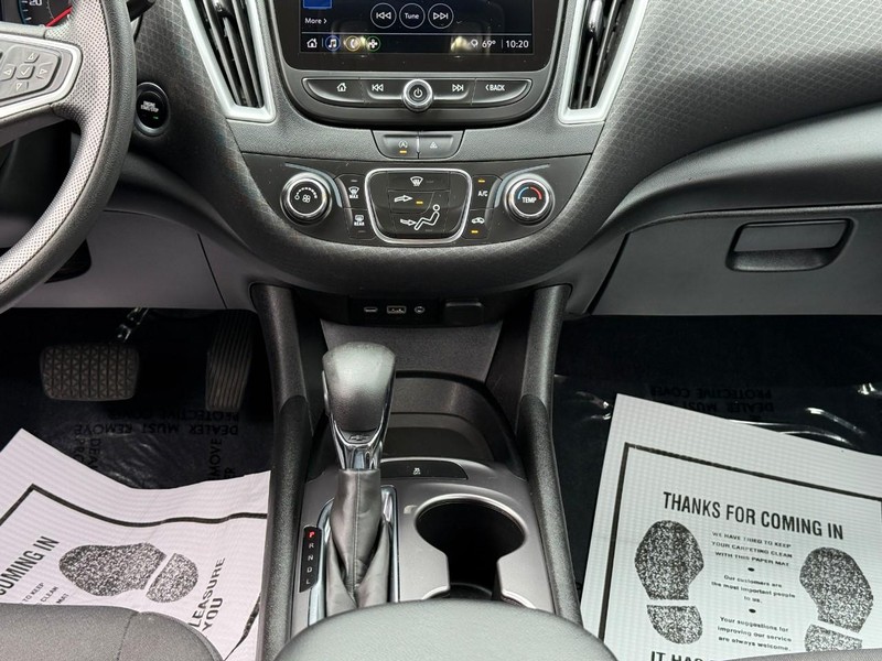 Chevrolet Malibu Vehicle Full-screen Gallery Image 14
