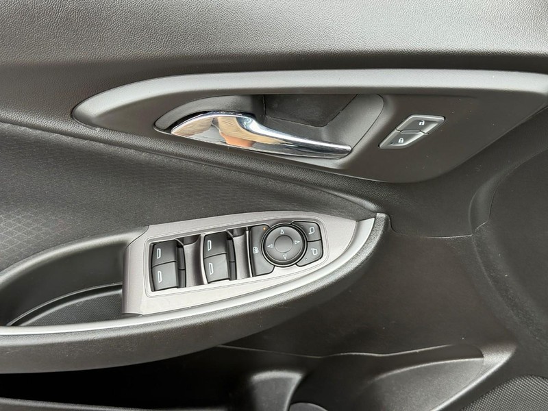 Chevrolet Malibu Vehicle Full-screen Gallery Image 15