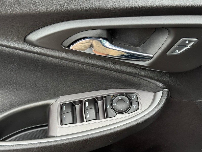 Chevrolet Malibu Vehicle Full-screen Gallery Image 16