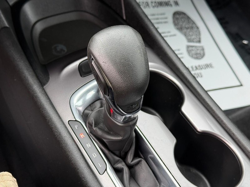 Chevrolet Malibu Vehicle Full-screen Gallery Image 22