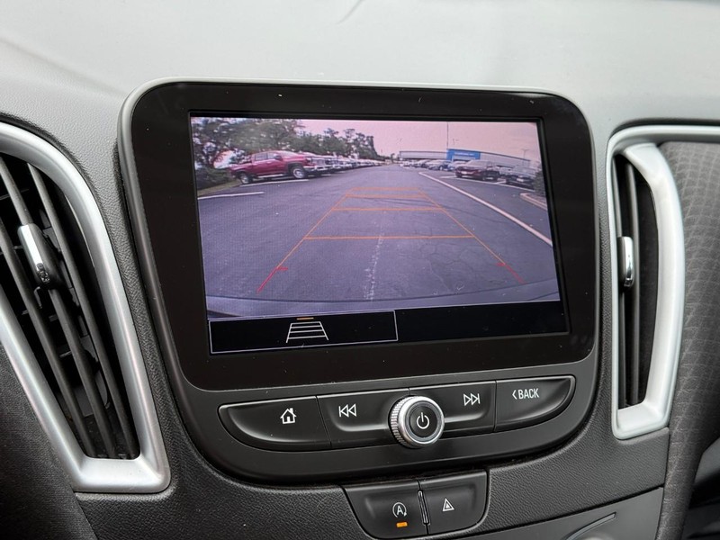 Chevrolet Malibu Vehicle Full-screen Gallery Image 23
