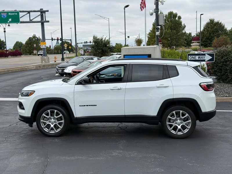 Jeep Compass Vehicle Full-screen Gallery Image 2