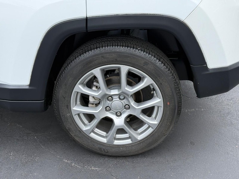 Jeep Compass Vehicle Full-screen Gallery Image 4