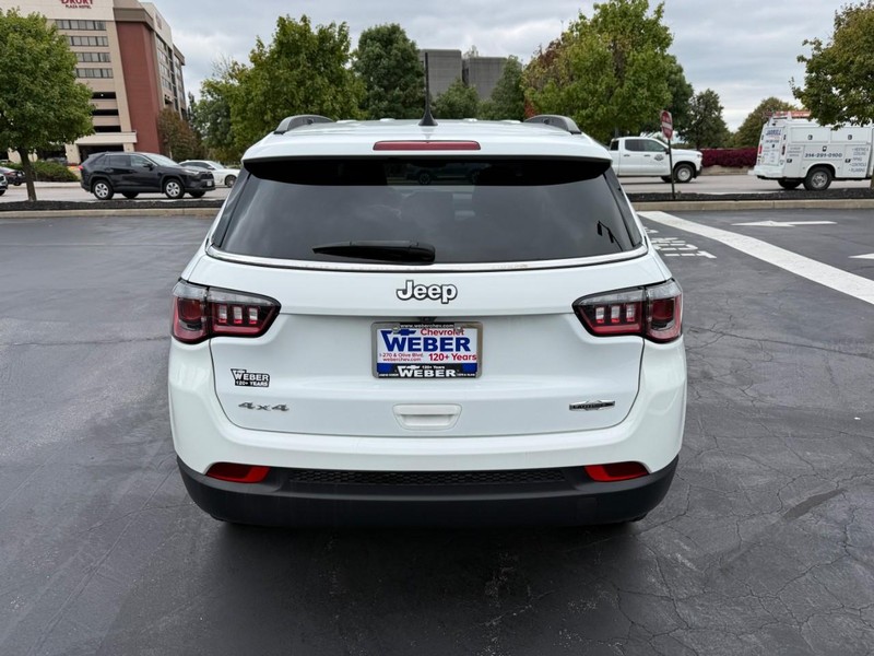 Jeep Compass Vehicle Full-screen Gallery Image 6
