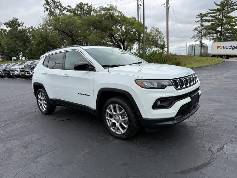 Jeep Compass Vehicle Full-screen Gallery Image 8