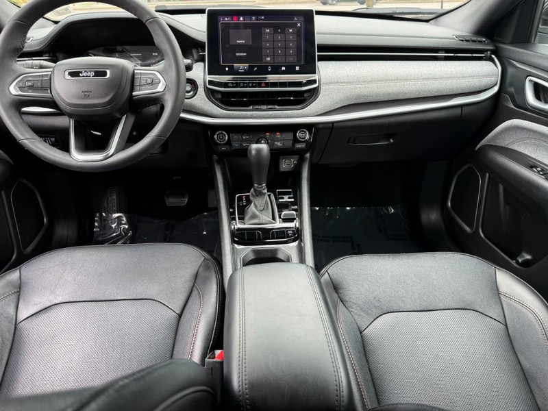 Jeep Compass Vehicle Full-screen Gallery Image 11