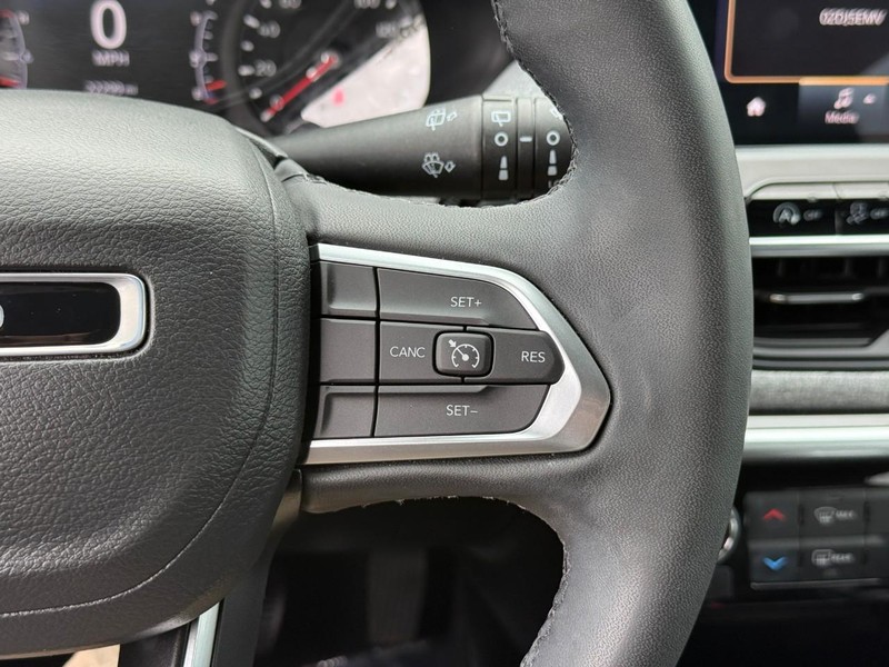 Jeep Compass Vehicle Full-screen Gallery Image 20