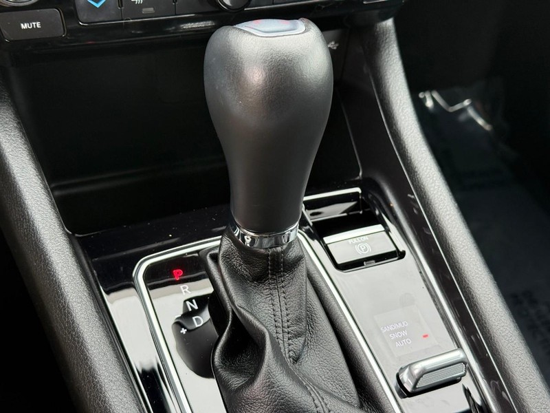 Jeep Compass Vehicle Full-screen Gallery Image 21
