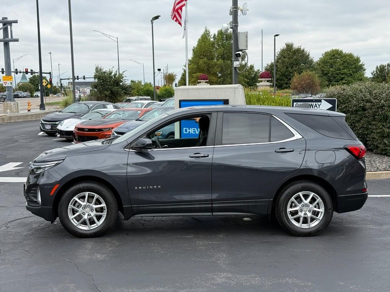 Chevrolet Equinox Vehicle Full-screen Gallery Image 2