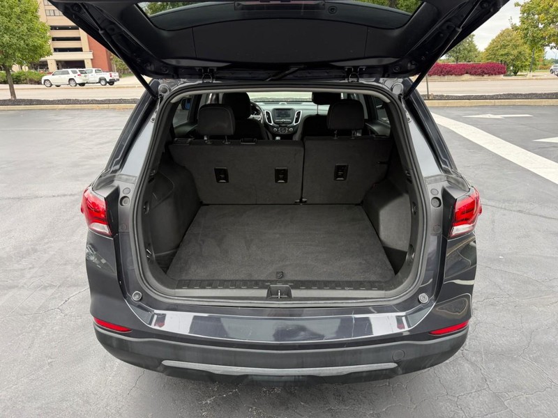 Chevrolet Equinox Vehicle Full-screen Gallery Image 6