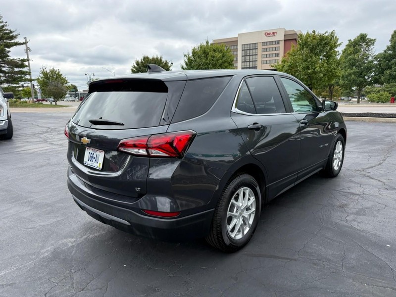 Chevrolet Equinox Vehicle Full-screen Gallery Image 8
