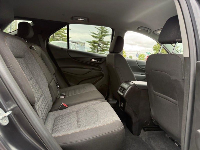 Chevrolet Equinox Vehicle Full-screen Gallery Image 11