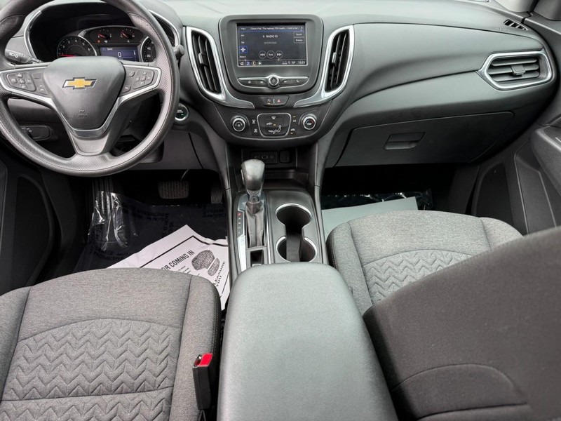Chevrolet Equinox Vehicle Full-screen Gallery Image 12
