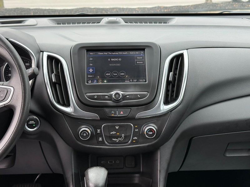 Chevrolet Equinox Vehicle Full-screen Gallery Image 14