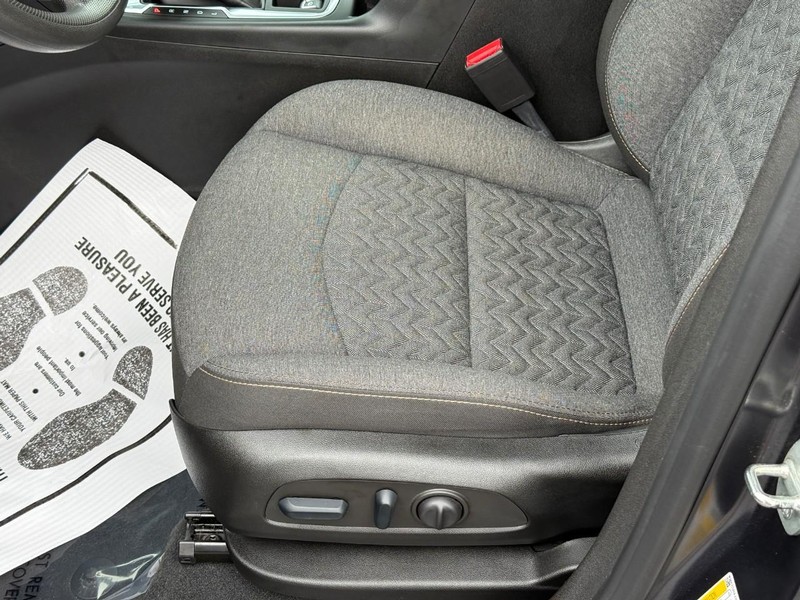 Chevrolet Equinox Vehicle Full-screen Gallery Image 17