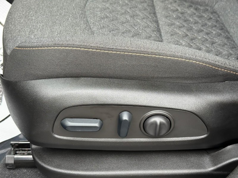 Chevrolet Equinox Vehicle Full-screen Gallery Image 18