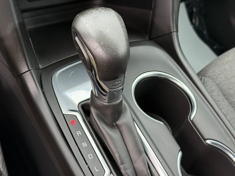 Chevrolet Equinox Vehicle Full-screen Gallery Image 22