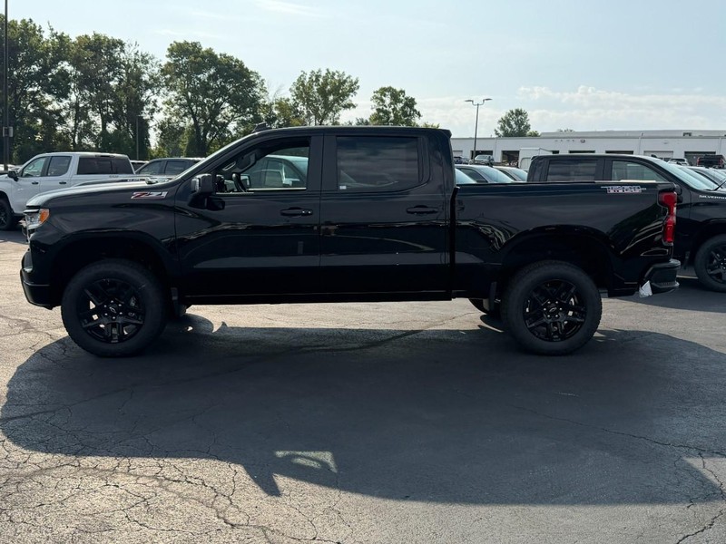 Chevrolet Silverado 1500 Vehicle Full-screen Gallery Image 2