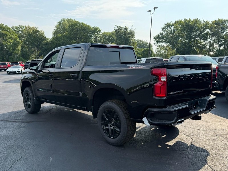 Chevrolet Silverado 1500 Vehicle Full-screen Gallery Image 3