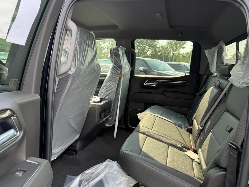 Chevrolet Silverado 1500 Vehicle Full-screen Gallery Image 4