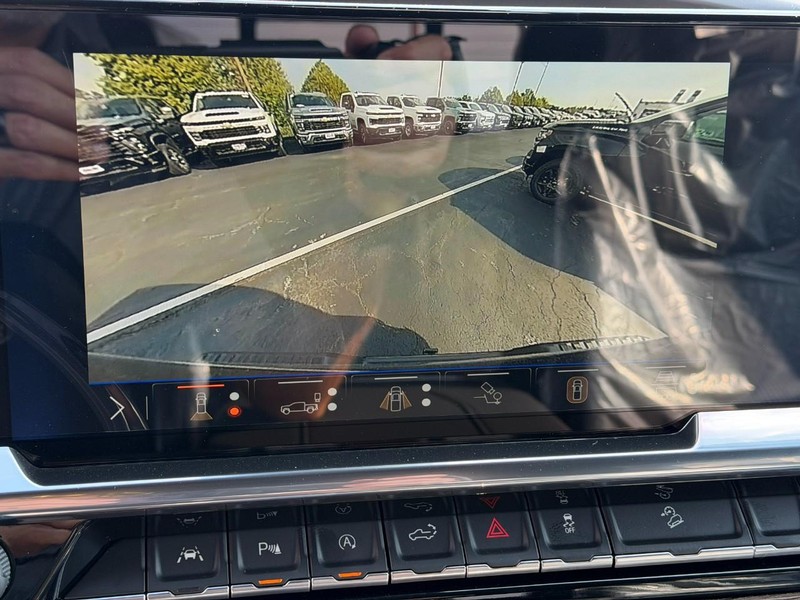 Chevrolet Silverado 1500 Vehicle Full-screen Gallery Image 14