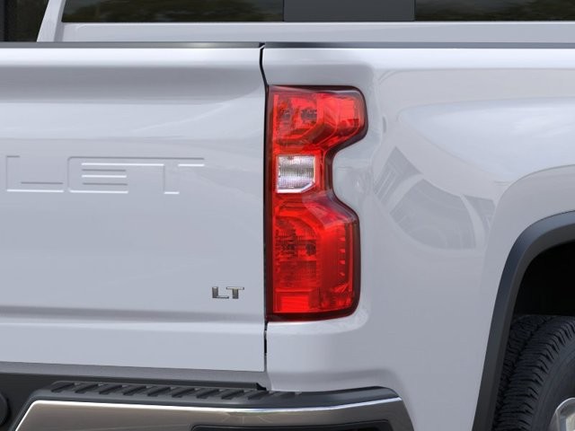 Chevrolet Silverado 2500HD Vehicle Full-screen Gallery Image 12