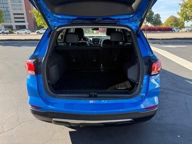 Chevrolet Equinox Vehicle Full-screen Gallery Image 6